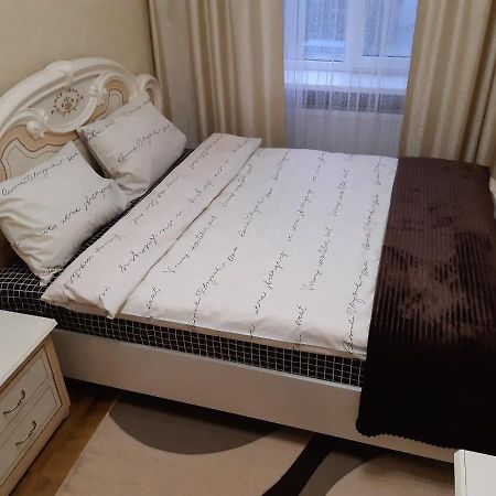 Двокімнатна Apartment Shepetivka Ngoại thất bức ảnh